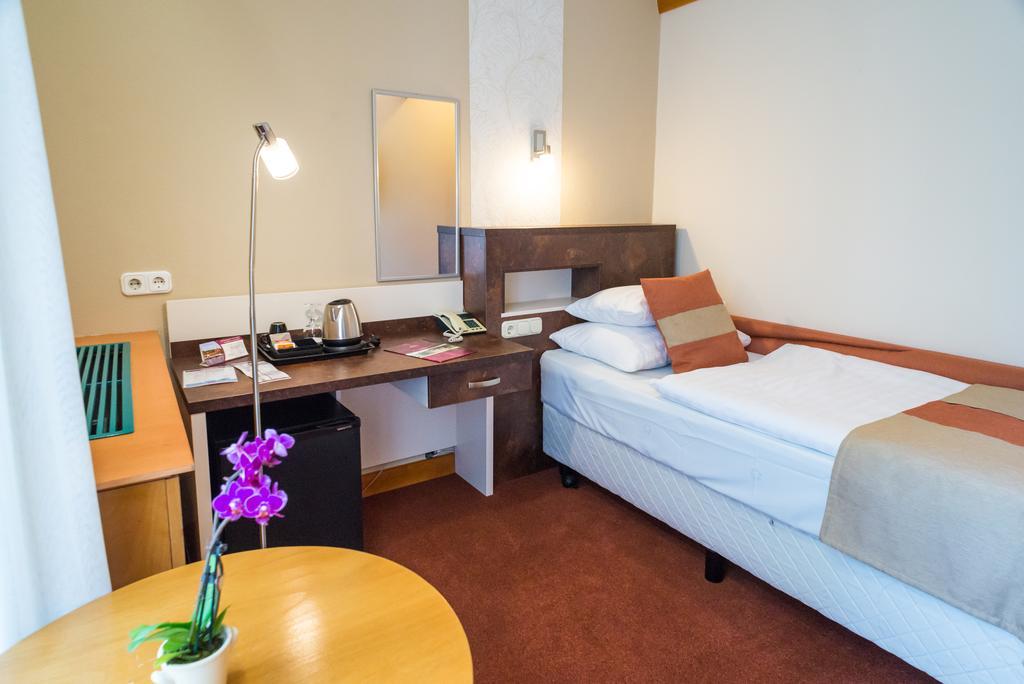 Classic Single Room with Lake View,272914085:JPEG